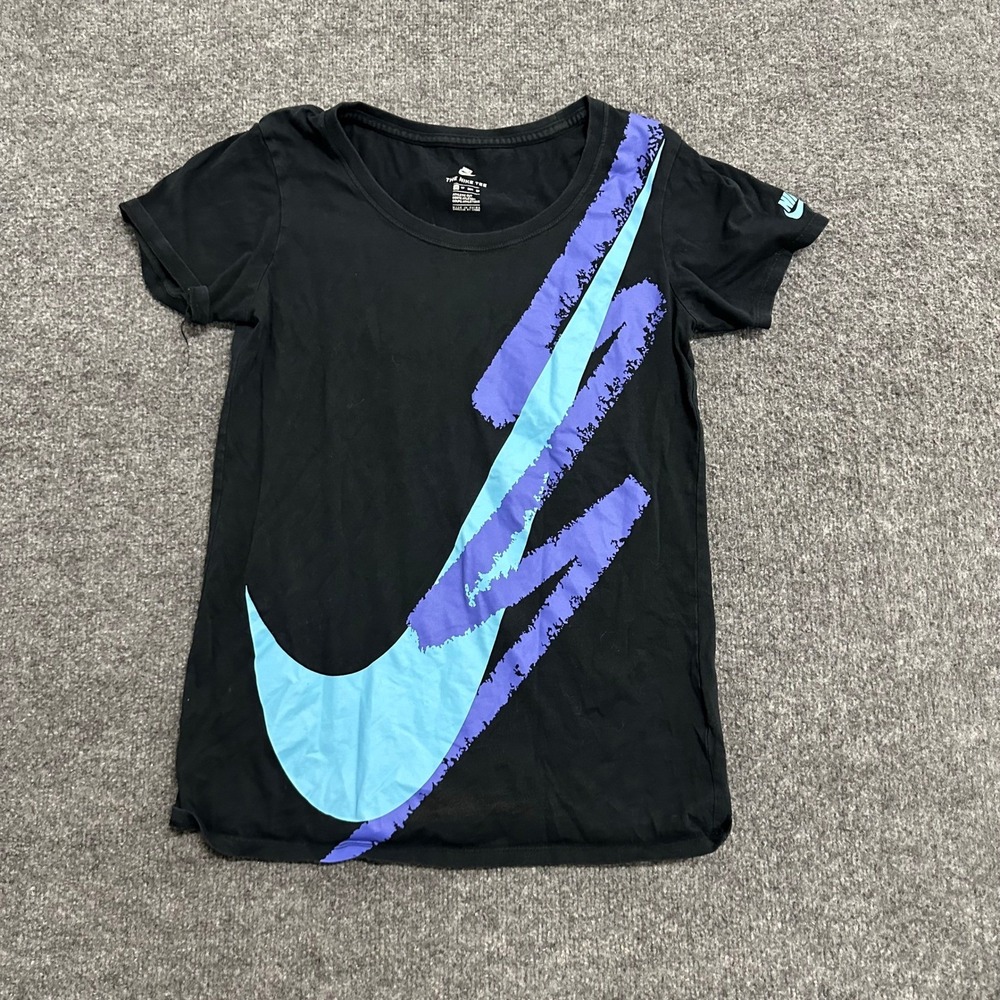 Nike T-Shirt Womens Size XS Black Graphic Swoosh Athletic Cut Cotton Tee